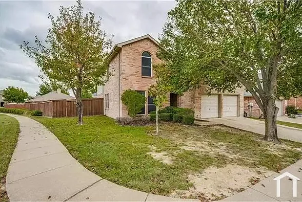 6 bed, 2838 sqft, $4,400 — Photo 2