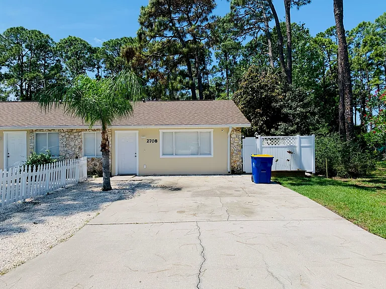 2708 Fern Palm Dr — Photo 2