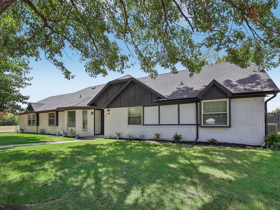 1st image of 445 Cannon Ln