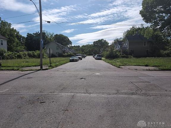 4th image of 166 Reisinger Ave