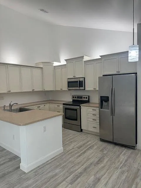 3 bed, 2.0 bath, 1332 sqft, $2,650 — Photo 3