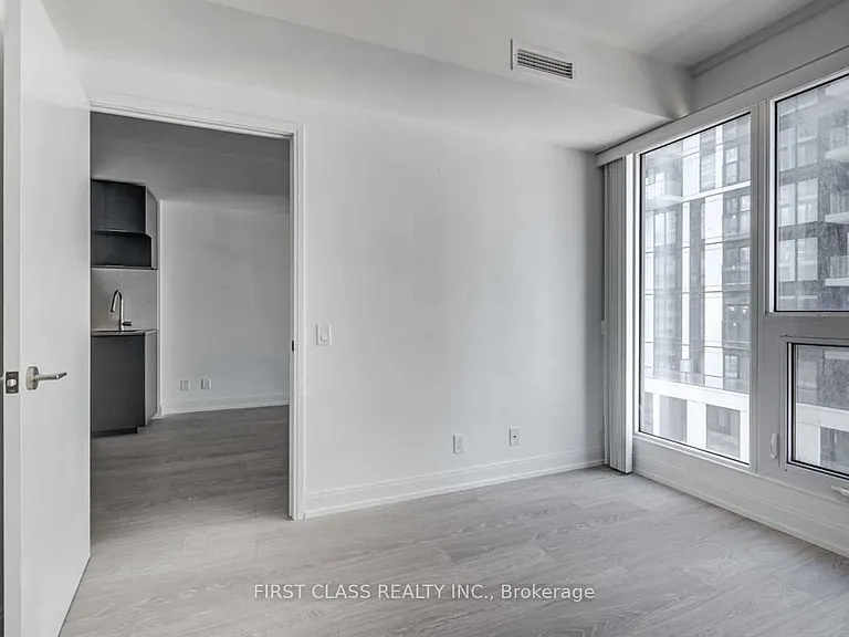181 Dundas St E #1002 — Photo 19