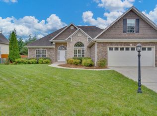6804 Neville Dr, Ooltewah, TN 37363