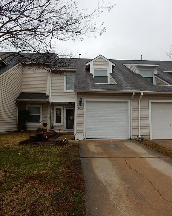 1st image of 806 Quesnel Dr