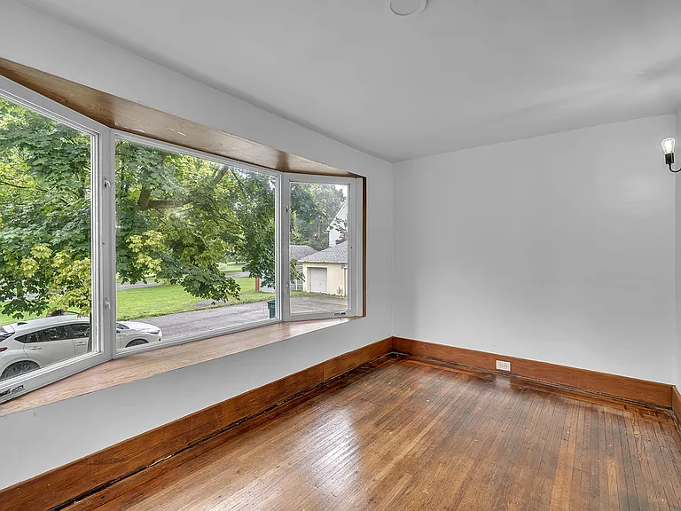 91 Saint Johns Parkside St #1 — Photo 6
