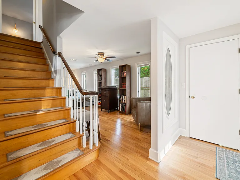 149 New Haven Ave — Photo 3