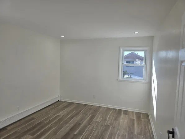 157 Neptune Avenue image 11 of 21