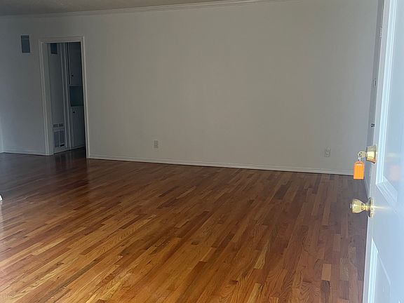 LARGE LIVING ROOM
