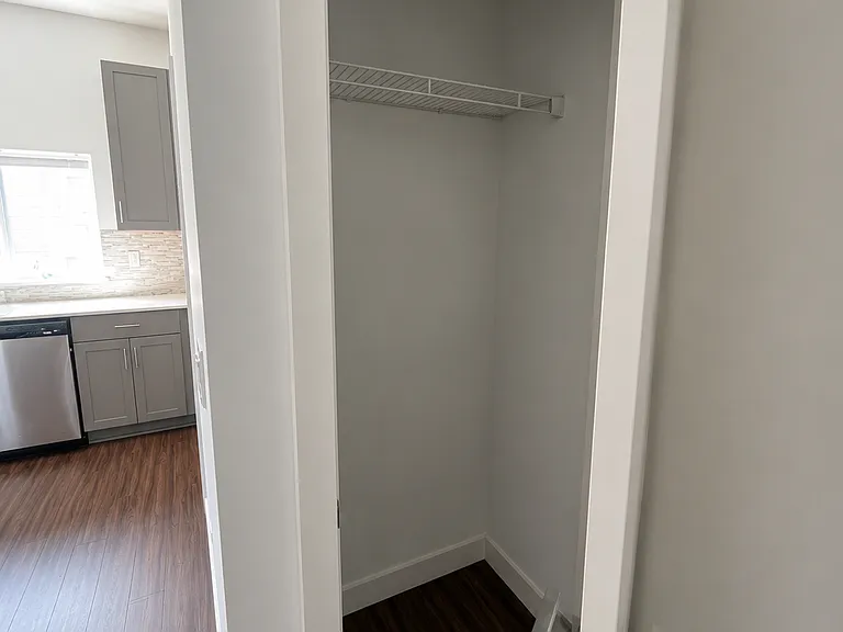 1942 NE 7th Ct — Photo 4