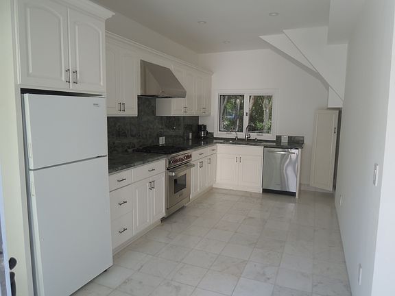 3rd image of 1521 N Crescent Heights Blvd