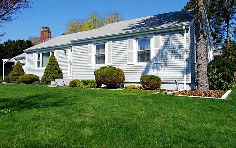 2nd image of 62 Watson St