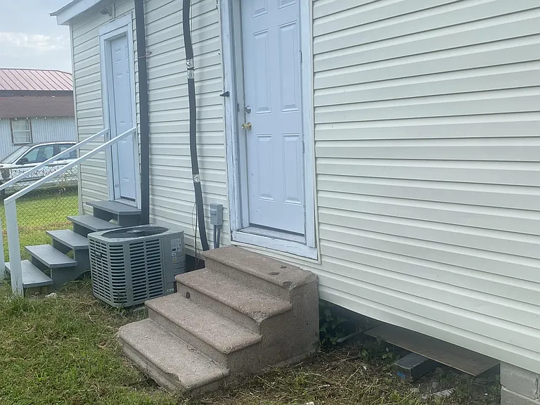 520 Robinson Ave — Photo 12