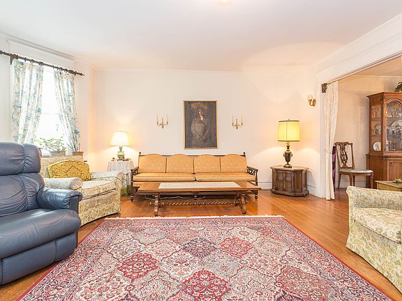 3rd image of 2615 Ditmars Blvd