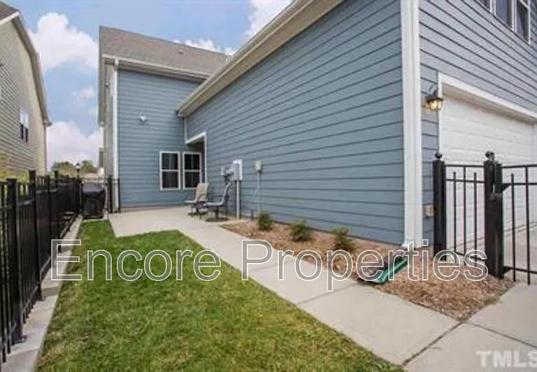 2057 Aventon Ln — Photo 3
