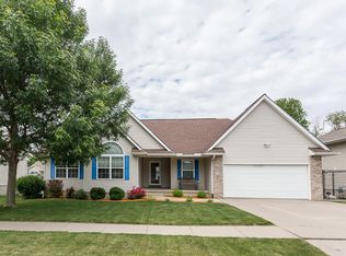 105 Whispering Wind Ln, Center Point, IA 52213