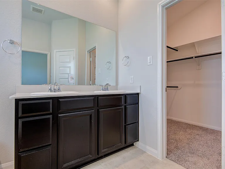 2425 Temple Crag Dr — Photo 30