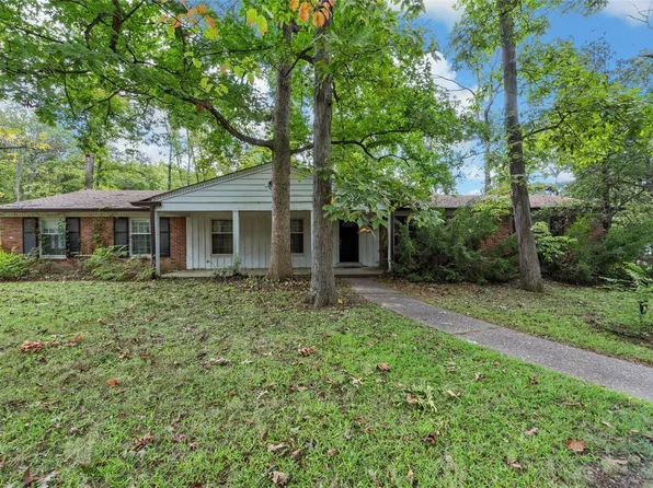 122 Frontenac Forest St, Saint Louis, MO 63131