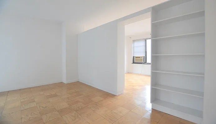 Rented by Manhattan Realty Group | media 18