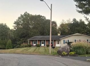 4 Woodcrest Ct, West Nyack, NY 10994