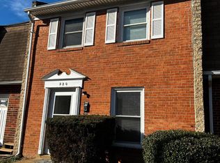 220 Ivanhoe Ct, Fredericksburg, VA