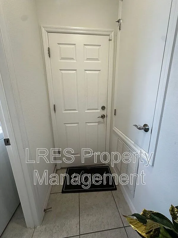 3 bed, 2.0 bath, 1650 sqft, $2,500 — Photo 4