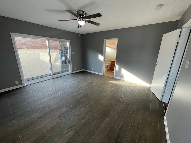 2513 N Termino Ave — Photo 8
