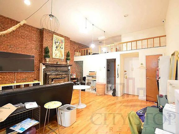 3rd image of 48 W 76th St #B