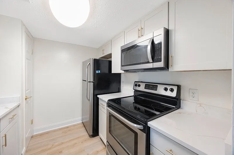 3111 W Horatio St — Photo 2