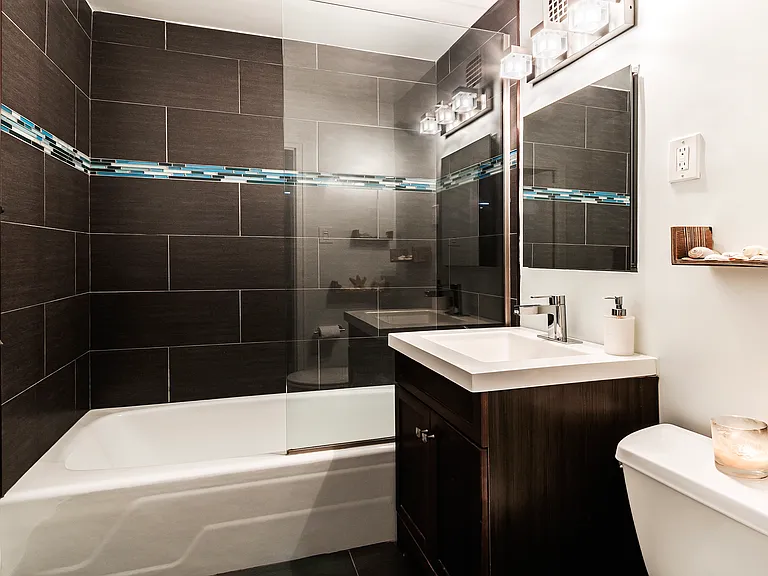 225 E 36th St #7P — Photo 4