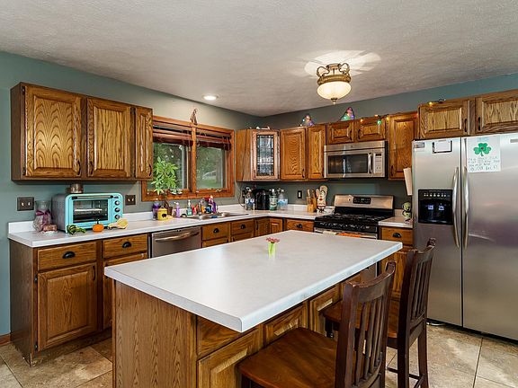 3rd image of 323 Candlewick Dr SE