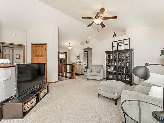 4th image of 7616 W Lobelia St
