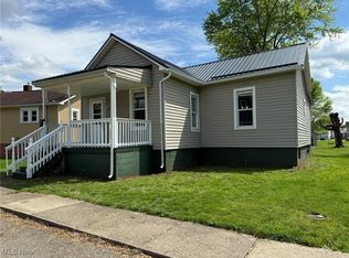 208 W 1st St, Uhrichsville, OH 44683