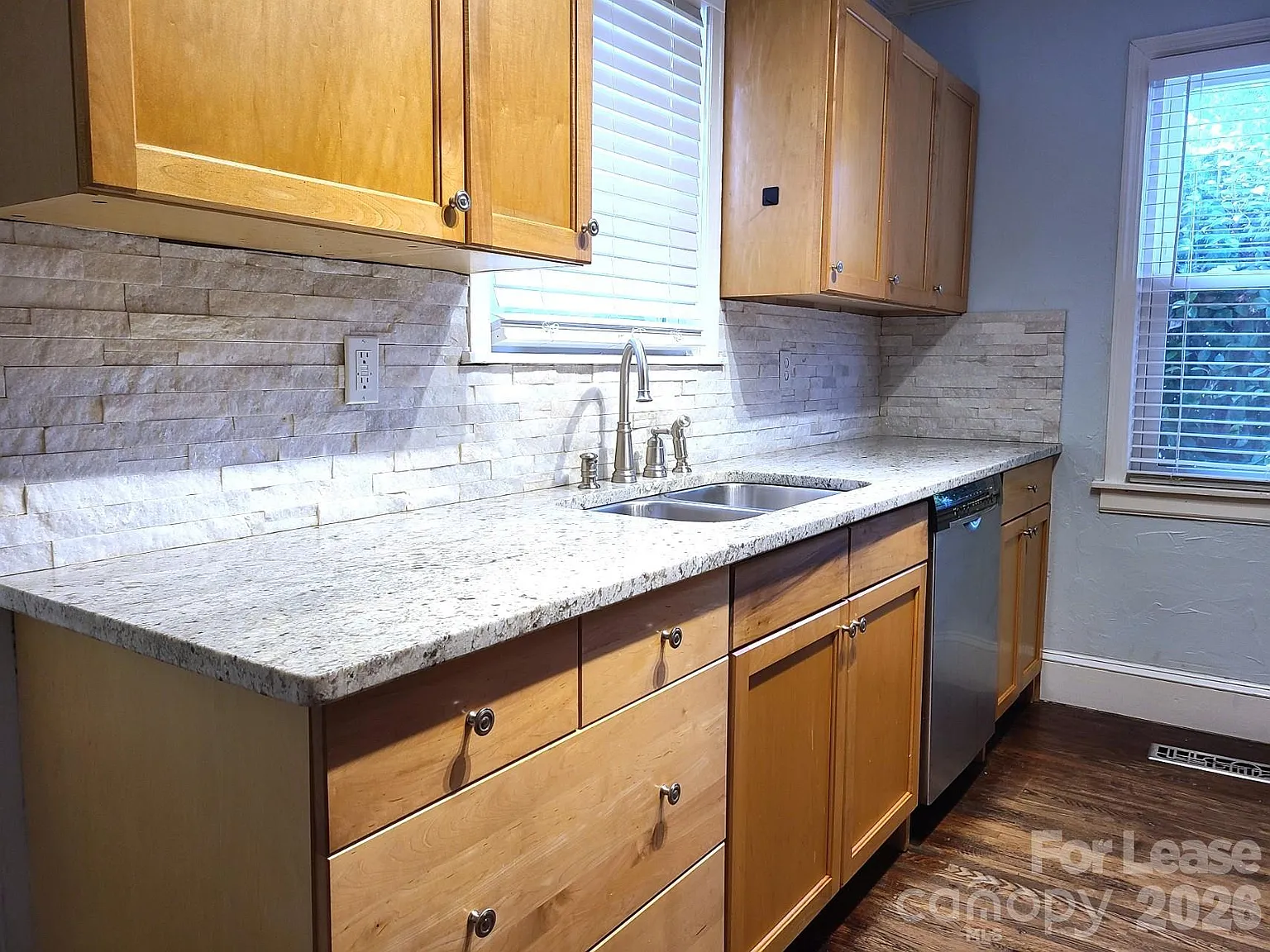 4 bed, 2.0 bath, 1808 sqft, $2,500 — Photo 4