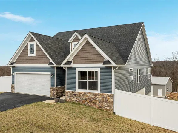 463 Escape Ct, Hedgesville, WV 25427