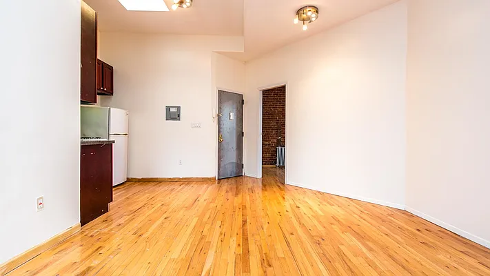 Rented by Nooklyn NYC LLC | media 25