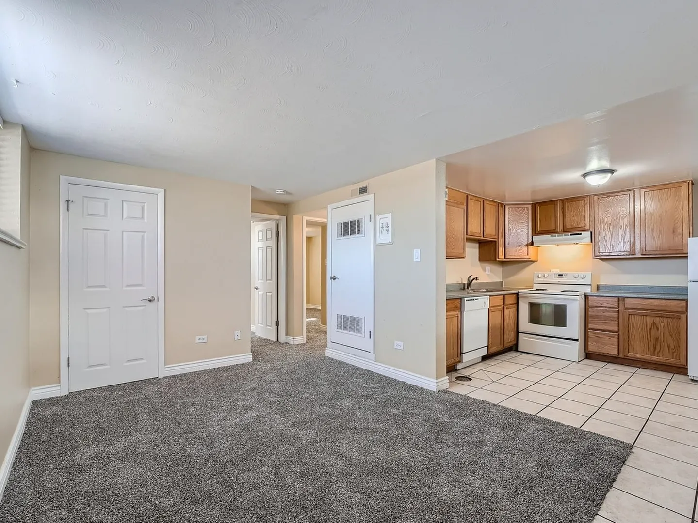 4630 E Asbury Circle — Photo 3
