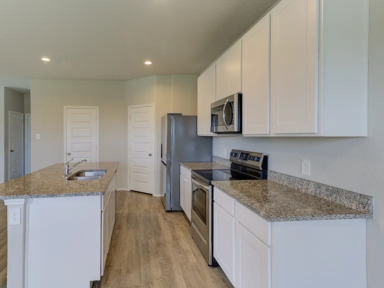 1121 Gracie Way — Photo 3