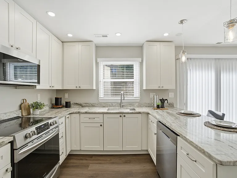 1821 Sheringham W — Photo 14