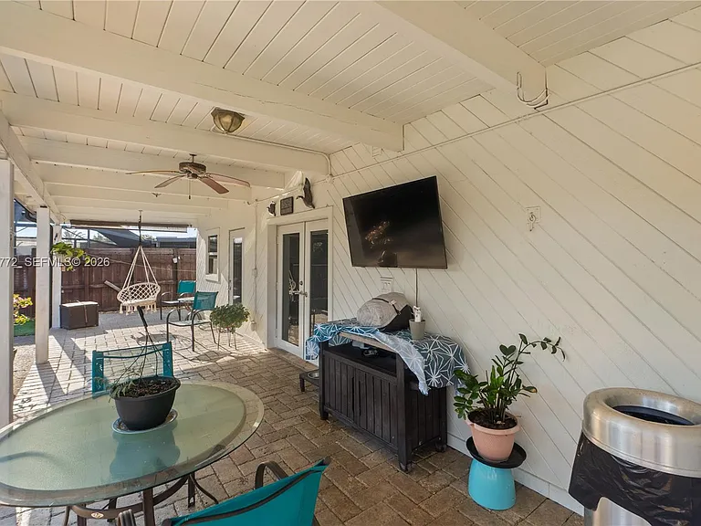 630 NE 23rd Ct — Photo 39