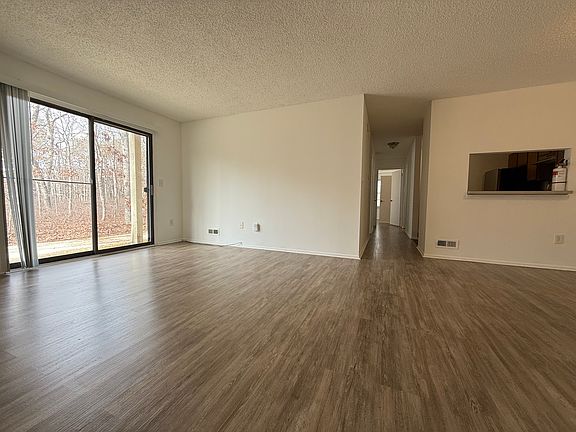 3rd image of 107 Liberty Ct #107