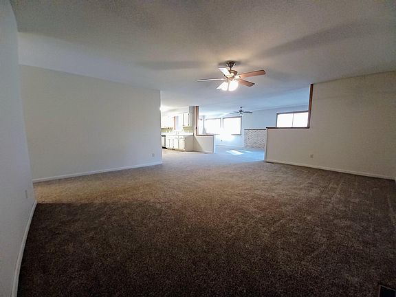 2nd image of 904 S Manor Dr