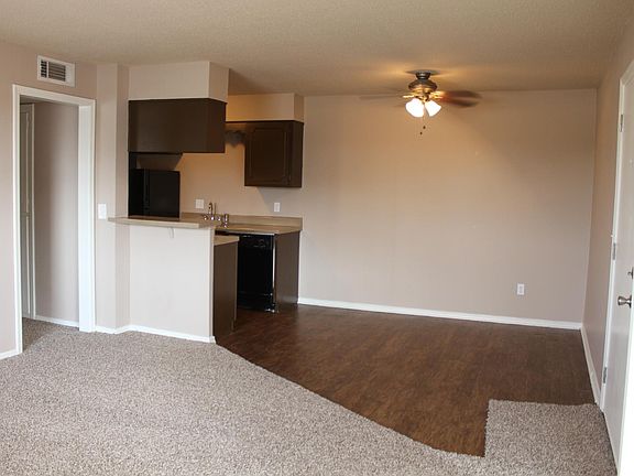 Kitchen & dining area