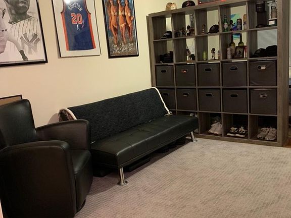 4th image of 824 E Broadway APT 102