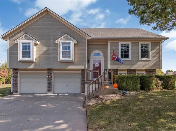 727 Corrington Dr, Raymore, MO 64083