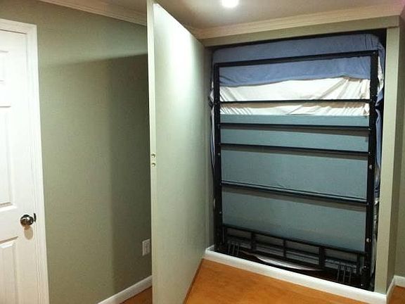 Murphy Bed in Second Bedroom
