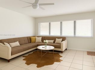 215 SE 3rd Ave APT 304B, Hallandale, FL 33009