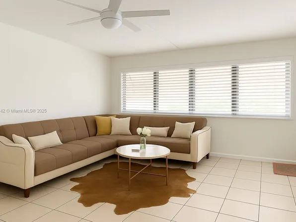 215 SE 3rd Ave APT 304B, Hallandale, FL 33009