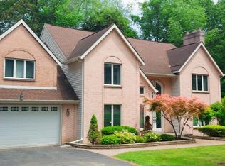 23 Old Niskayuna Rd, Loudonville, NY 12211