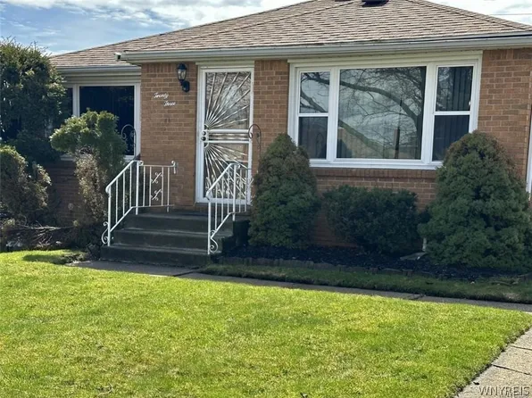 23 Pinewood Ter, Cheektowaga, NY 14225