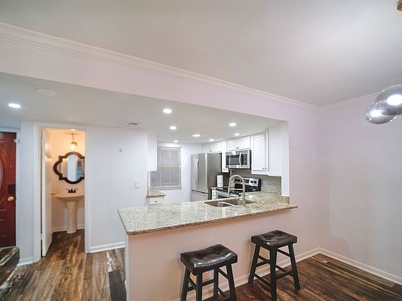 5th image of 4610 W North B St
